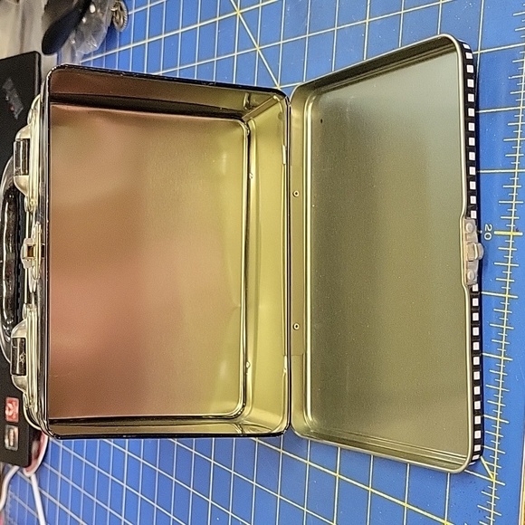 I Love Lucy Tin 7" x 5" x 3", Handled Box - Picture 2 of 8